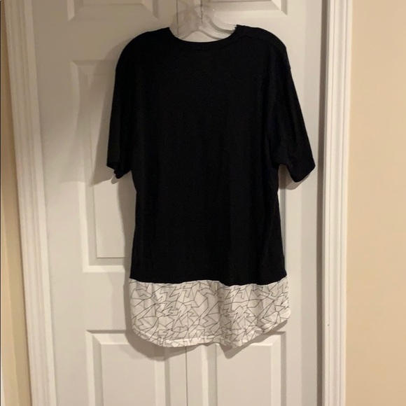 Geometric Design T-Shirt - Picture 3 of 3